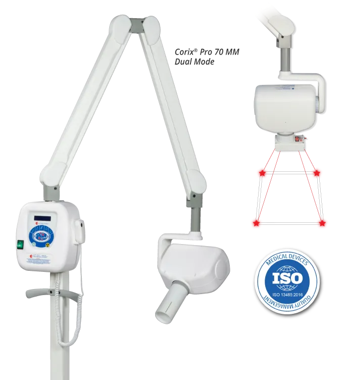Equipo de rayos X Corix Pro 70 MM Dual Mode con brazo articulado y certificación ISO para radiología profesional.